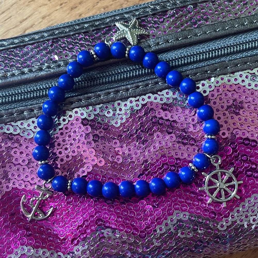 BLUE BEADED NAUTICAL CHARM BRACELET ELASTIC